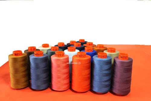 Bobine de fil polyester bleu clair, Cône surjeteuse 5000m Belfil Col. 23 - Image 3