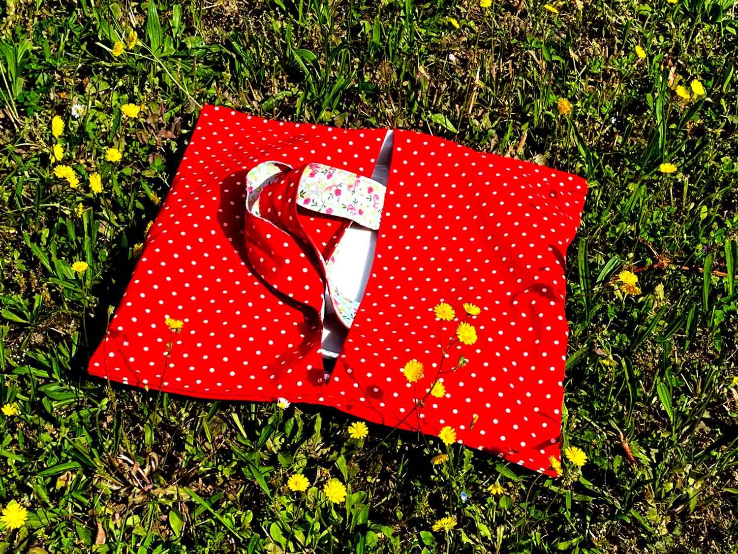 Tissu coton rouge imprimé pois blancs, 25cm - Image 5