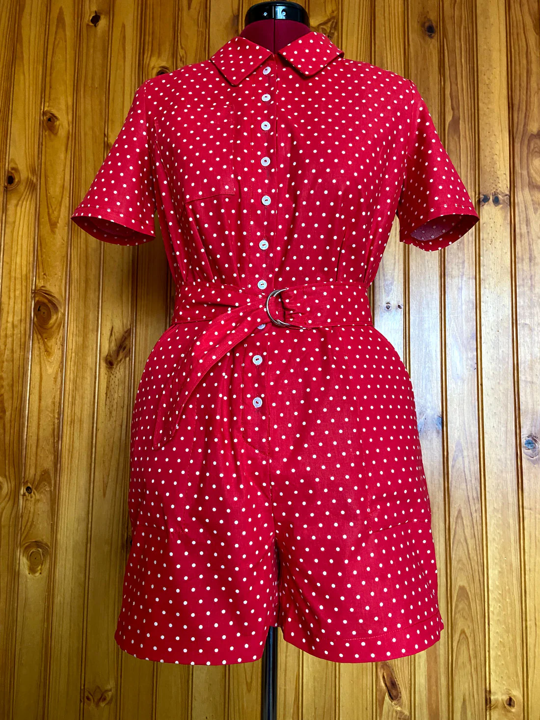 Tissu coton rouge imprimé pois blancs, 25cm - Image 8